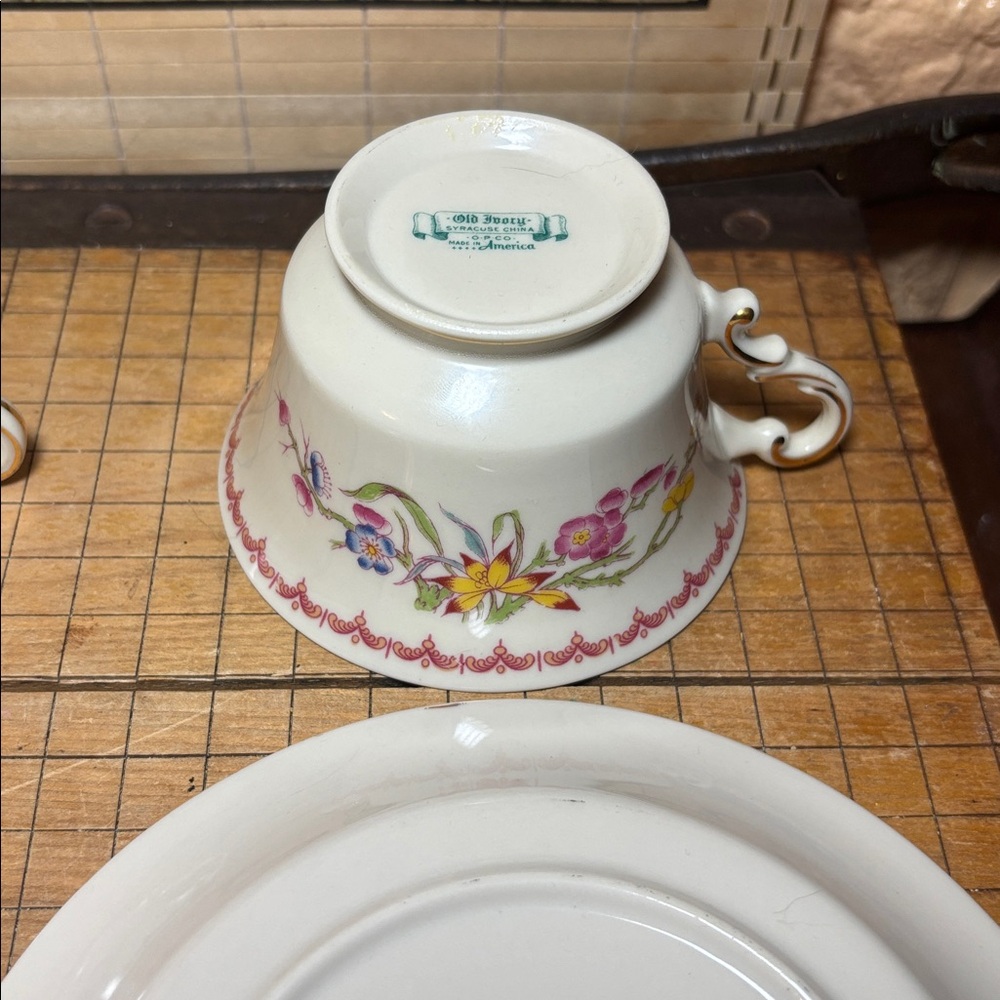 Old Ivory Syracuse 2 Cup 2 Saucers Bombay Pattern Exotic Floral Colorful Bird - Picture 14 of 17